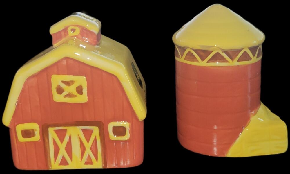 Vtg Ceramic John Deere Salt Pepper Shakers Barn Silo Red Yellow 2002 Orig. Box